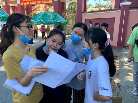 Điểm thi vênh với điểm học bạ: Cần điều chỉnh dạy học, đánh giá học sinh - Ảnh 1. Điểm thi vênh với điểm học bạ: Cần điều chỉnh dạy học, đánh giá học sinh - Ảnh 1.
