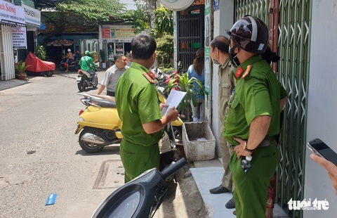 TP.HCM: Phát hiện thi thể trẻ sơ sinh trong vali cũ ở phòng trọ - Ảnh 2. TP.HCM: Phát hiện thi thể trẻ sơ sinh trong vali cũ ở phòng trọ - Ảnh 2.