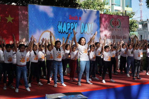 TP.HCM cho phép các trường thực hiện bán trú, tổ chức bữa ăn thành nhiều đợt - Ảnh 1. TP.HCM cho phép các trường thực hiện bán trú, tổ chức bữa ăn thành nhiều đợt - Ảnh 1.