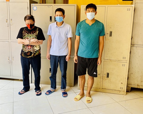 Tạm giam 3 người mua bán trái phép hóa đơn giá trị gia tăng - Ảnh 1. Tạm giam 3 người mua bán trái phép hóa đơn giá trị gia tăng - Ảnh 1.