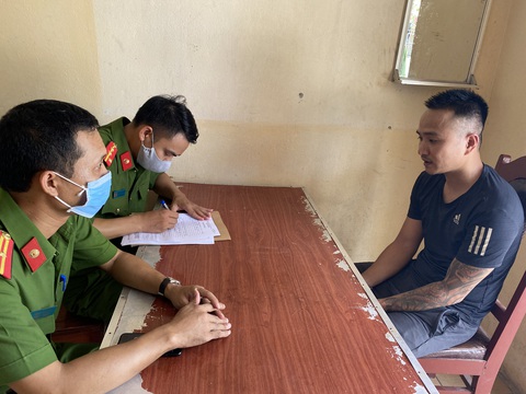 Bắt nghi phạm liên quan vụ bắt cóc con nợ để yêu cầu người thân trả nợ - Ảnh 2. Bắt nghi phạm liên quan vụ bắt cóc con nợ để yêu cầu người thân trả nợ - Ảnh 2.