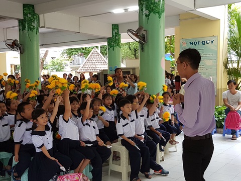 Khai giảng năm học mới: học sinh lớp đầu cấp ở TP.HCM được dự đầy đủ - Ảnh 1. Khai giảng năm học mới: học sinh lớp đầu cấp ở TP.HCM được dự đầy đủ - Ảnh 1.
