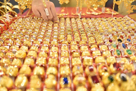 Cuối tuần, giá vàng miếng SJC lên gần 57 triệu đồng/lượng - Ảnh 1. Cuối tuần, giá vàng miếng SJC lên gần 57 triệu đồng/lượng - Ảnh 1.