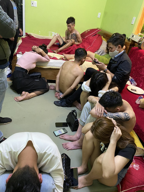 Đang trốn cai nghiện bắt buộc, vẫn cùng đồng đội bay lắc khí thế dưới hầm - Ảnh 1. Đang trốn cai nghiện bắt buộc, vẫn cùng đồng đội bay lắc khí thế dưới hầm - Ảnh 1.