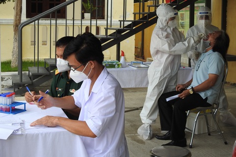 Xét nghiệm COVID-19 đại diện gia đình trên toàn Đà Nẵng - Ảnh 1. Xét nghiệm COVID-19 đại diện gia đình trên toàn Đà Nẵng - Ảnh 1.
