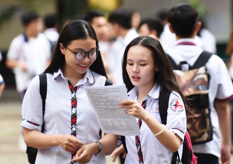 Thi tốt nghiệp THPT: Tổ chức 2 đợt được không? - Ảnh 1. Thi tốt nghiệp THPT: Tổ chức 2 đợt được không? - Ảnh 1.