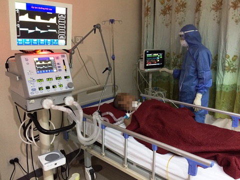 Điều trị ca nhiễm COVID-19 nặng ra sao? - Ảnh 1. Điều trị ca nhiễm COVID-19 nặng ra sao? - Ảnh 1.
