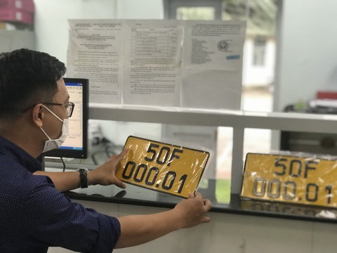 Cấp đổi biển số vàng cho xe vận tải còn vướng quy định - Ảnh 1. Cấp đổi biển số vàng cho xe vận tải còn vướng quy định - Ảnh 1.