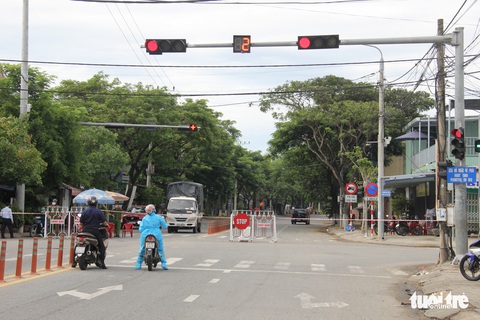 Thôn xóm đầu tiên ở miền Trung bị phong tỏa vì dịch COVID-19 - Ảnh 3. Thôn xóm đầu tiên ở miền Trung bị phong tỏa vì dịch COVID-19 - Ảnh 3.