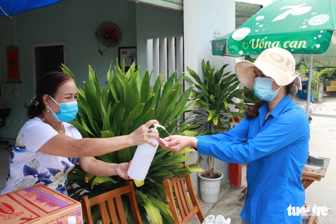 Thôn xóm đầu tiên ở miền Trung bị phong tỏa vì dịch COVID-19 - Ảnh 5. Thôn xóm đầu tiên ở miền Trung bị phong tỏa vì dịch COVID-19 - Ảnh 5.