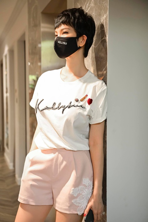 Dùng khẩu trang vải: giới nghệ sĩ đồng lòng hưởng ứng - Ảnh 3. Dùng khẩu trang vải: giới nghệ sĩ đồng lòng hưởng ứng - Ảnh 3.