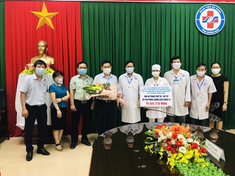 Các doanh nghiệp tặng thiết bị xét nghiệm COVID-19 cho Bệnh viện Quảng Ngãi - Ảnh 2. Các doanh nghiệp tặng thiết bị xét nghiệm COVID-19 cho Bệnh viện Quảng Ngãi - Ảnh 2.