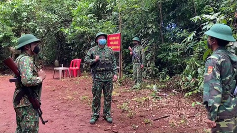 Lính biên phòng hai lần hoãn cưới để chống dịch COVID-19 - Ảnh 1. Lính biên phòng hai lần hoãn cưới để chống dịch COVID-19 - Ảnh 1.