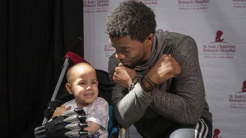 Báo Đen Chadwick Boseman bật khóc năm 2018, hôm qua khán giả mới hiểu tại sao - Ảnh 1. Báo Đen Chadwick Boseman bật khóc năm 2018, hôm qua khán giả mới hiểu tại sao - Ảnh 1.