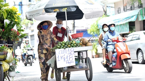 Mẹ con tựa vào nhau - Ảnh 6. Mẹ con tựa vào nhau - Ảnh 6.