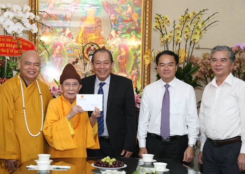 Phó thủ tướng Trương Hòa Bình thăm lãnh đạo Giáo hội Phật giáo Việt Nam tại TP.HCM - Ảnh 1. Phó thủ tướng Trương Hòa Bình thăm lãnh đạo Giáo hội Phật giáo Việt Nam tại TP.HCM - Ảnh 1.