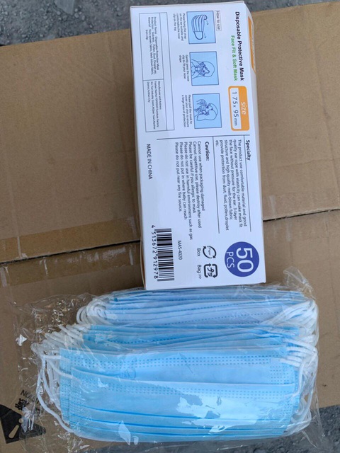 Phá kho hàng lớn ở TP.HCM nghi nhập từ Trung Quốc, gồm cả khẩu trang - Ảnh 2. Phá kho hàng lớn ở TP.HCM nghi nhập từ Trung Quốc, gồm cả khẩu trang - Ảnh 2.