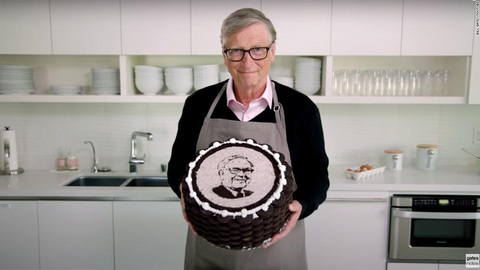Bill Gates tự tay làm bánh sinh nhật tặng ông Warren Buffett - Ảnh 1. Bill Gates tự tay làm bánh sinh nhật tặng ông Warren Buffett - Ảnh 1.