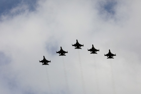 Đài Loan mở trung tâm bảo dưỡng tiêm kích F-16 đầu tiên ở châu Á, bắn tín hiệu gì? - Ảnh 2. Đài Loan mở trung tâm bảo dưỡng tiêm kích F-16 đầu tiên ở châu Á, bắn tín hiệu gì? - Ảnh 2.