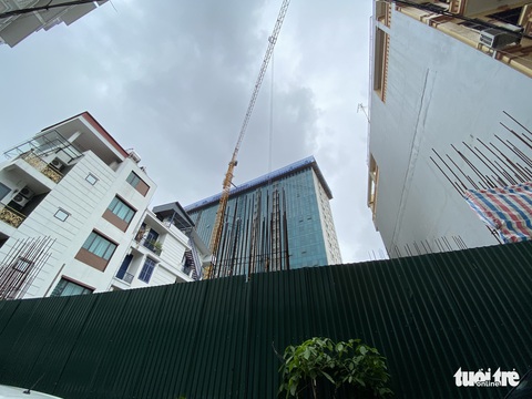 Nhà phố 5 tầng mà có 4 tầng hầm: Không bình thường, như bom nổ chậm giữa phố - Ảnh 3. Nhà phố 5 tầng mà có 4 tầng hầm: Không bình thường, như bom nổ chậm giữa phố - Ảnh 3.