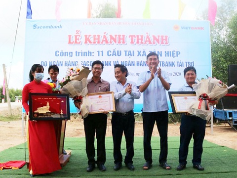 Vietbank tài trợ 5 tỉ đồng xây 6 cầu ở xã biên giới tỉnh Long An - Ảnh 4. Vietbank tài trợ 5 tỉ đồng xây 6 cầu ở xã biên giới tỉnh Long An - Ảnh 4.