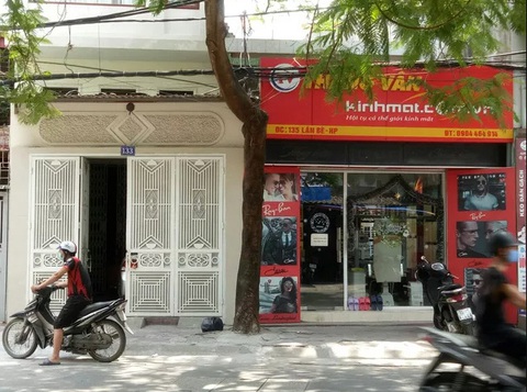 Bị tạt axít vì để tro hóa vàng mã bay vào nhà hàng xóm - Ảnh 1. Bị tạt axít vì để tro hóa vàng mã bay vào nhà hàng xóm - Ảnh 1.