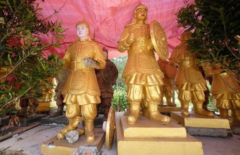 Tượng Trung Quốc chuyển lên Đà Lạt: Bên mua chưa trình được giấy tờ xuất xứ - Ảnh 1. Tượng Trung Quốc chuyển lên Đà Lạt: Bên mua chưa trình được giấy tờ xuất xứ - Ảnh 1.