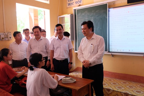 Học sinh, phụ huynh chủ động khai báo y tế trước khi đến điểm thi tốt nghiệp THPT - Ảnh 1. Học sinh, phụ huynh chủ động khai báo y tế trước khi đến điểm thi tốt nghiệp THPT - Ảnh 1.
