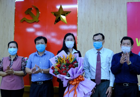 Bà Bùi Thị Quỳnh Vân giữ chức bí thư Tỉnh ủy Quảng Ngãi - Ảnh 2. Bà Bùi Thị Quỳnh Vân giữ chức bí thư Tỉnh ủy Quảng Ngãi - Ảnh 2.