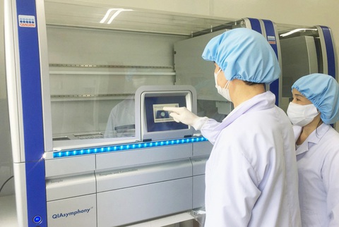 Quảng Nam yêu cầu ngừng test nhanh COVID-19 trong cộng đồng, vì sao? - Ảnh 1. Quảng Nam yêu cầu ngừng test nhanh COVID-19 trong cộng đồng, vì sao? - Ảnh 1.
