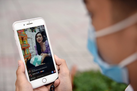 Soi thuế thu nhập từ Google, Facebook, YouTube, ai trốn sẽ bị tù - Ảnh 2. Soi thuế thu nhập từ Google, Facebook, YouTube, ai trốn sẽ bị tù - Ảnh 2.