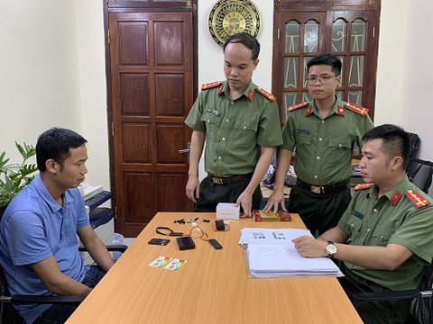 Đường dây mua bán dụng cụ thi cử siêu nhỏ - Ảnh 1. Đường dây mua bán dụng cụ thi cử siêu nhỏ - Ảnh 1.