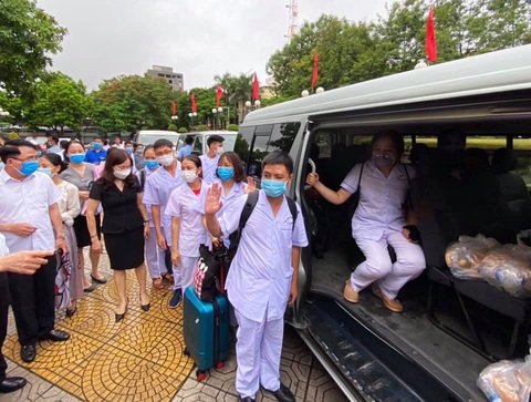 Đà Nẵng gọi, y bác sĩ Hải Phòng sớm trả lời, lên đường vào tâm dịch - Ảnh 2. Đà Nẵng gọi, y bác sĩ Hải Phòng sớm trả lời, lên đường vào tâm dịch - Ảnh 2.
