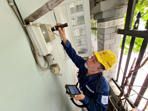 Điện một giá: Lợi cho người dùng nhiều, áp lực cho người nghèo? - Ảnh 1. Điện một giá: Lợi cho người dùng nhiều, áp lực cho người nghèo? - Ảnh 1.