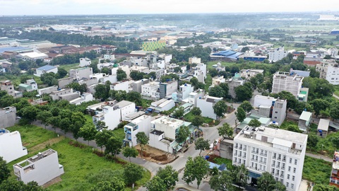 TP.HCM: Chưa sang tên, đóng tiền sử dụng đất vẫn bán nền, xây hơn 200 nhà trái phép - Ảnh 1. TP.HCM: Chưa sang tên, đóng tiền sử dụng đất vẫn bán nền, xây hơn 200 nhà trái phép - Ảnh 1.