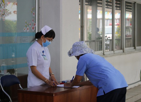 Nhân viên Bệnh viện Chợ Rẫy tiếp xúc bác sĩ nhiễm COVID-19 đều âm tính - Ảnh 1. Nhân viên Bệnh viện Chợ Rẫy tiếp xúc bác sĩ nhiễm COVID-19 đều âm tính - Ảnh 1.