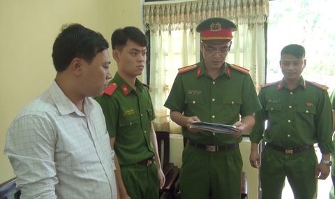 Bắt tạm giam kế toán trường học để điều tra tội tham ô hơn 1 tỉ đồng - Ảnh 1. Bắt tạm giam kế toán trường học để điều tra tội tham ô hơn 1 tỉ đồng - Ảnh 1.