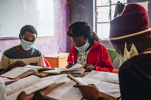 Kenya - quốc gia duy nhất trên thế giới bắt học sinh học lại cả năm vì dịch COVID-19 - Ảnh 1. Kenya - quốc gia duy nhất trên thế giới bắt học sinh học lại cả năm vì dịch COVID-19 - Ảnh 1.