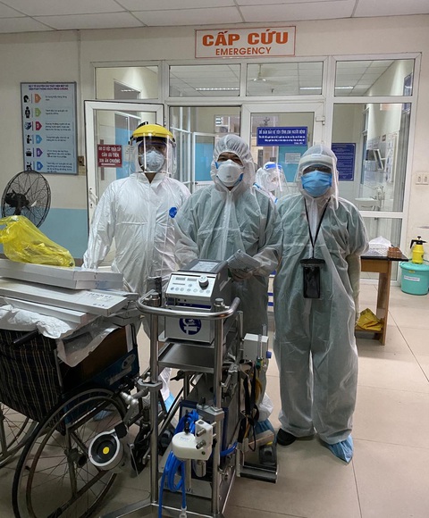 Bác sĩ Trần Thanh Linh: ‘Dốc sức cứu người bệnh, hết dịch COVID-19 mới về’ - Ảnh 2. Bác sĩ Trần Thanh Linh: ‘Dốc sức cứu người bệnh, hết dịch COVID-19 mới về’ - Ảnh 2.