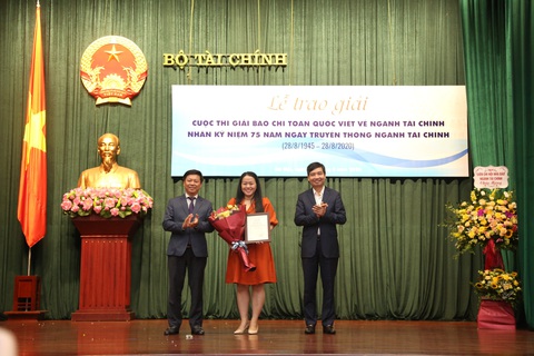Truy thu thuế liên quan Facebook, Google được vinh danh giải báo chí về tài chính - Ảnh 1. Truy thu thuế liên quan Facebook, Google được vinh danh giải báo chí về tài chính - Ảnh 1.