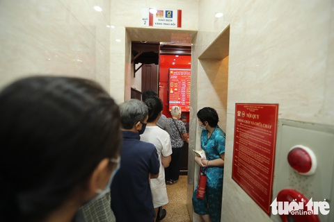Giá vàng lên 62,45 triệu đồng/lượng, người dân chen nhau bán - Ảnh 5. Giá vàng lên 62,45 triệu đồng/lượng, người dân chen nhau bán - Ảnh 5.