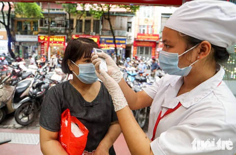 Giá vàng lên 62,45 triệu đồng/lượng, người dân chen nhau bán - Ảnh 4. Giá vàng lên 62,45 triệu đồng/lượng, người dân chen nhau bán - Ảnh 4.