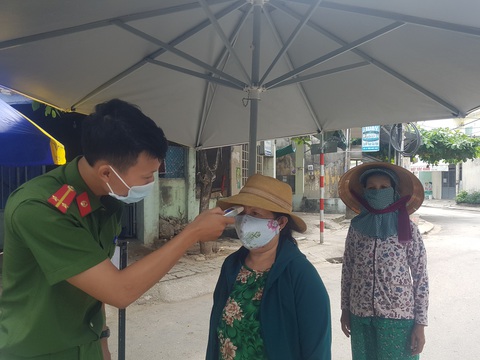 Đà Nẵng thành lập ngay tổ đi từng ngõ, rà từng người - Ảnh 1. Đà Nẵng thành lập ngay tổ đi từng ngõ, rà từng người - Ảnh 1.
