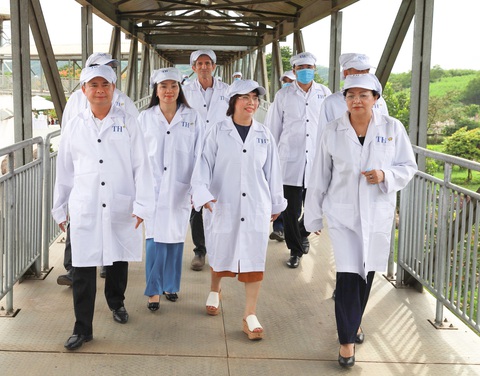 Phó chủ tịch nước ấn tượng với sự phát triển của miền Tây xứ Nghệ - Ảnh 2. Phó chủ tịch nước ấn tượng với sự phát triển của miền Tây xứ Nghệ - Ảnh 2.