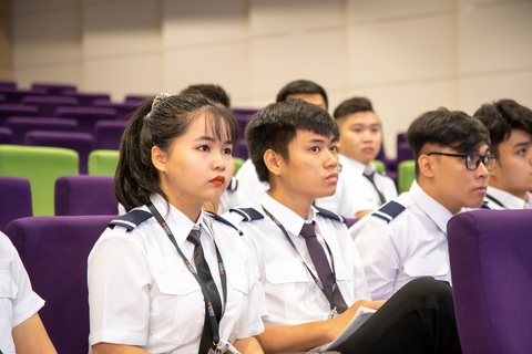 Học viên phi công phải học trực tuyến tại Việt Nam do COVID-19 - Ảnh 1. Học viên phi công phải học trực tuyến tại Việt Nam do COVID-19 - Ảnh 1.