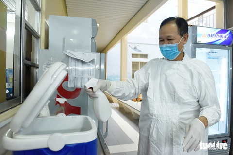 Tất bật xét nghiệm tìm COVID-19 - Ảnh 3. Tất bật xét nghiệm tìm COVID-19 - Ảnh 3.