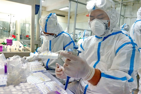 Lọt bệnh nhân COVID-19: Giảm áp lực xét nghiệm ra sao? - Ảnh 2. Lọt bệnh nhân COVID-19: Giảm áp lực xét nghiệm ra sao? - Ảnh 2.