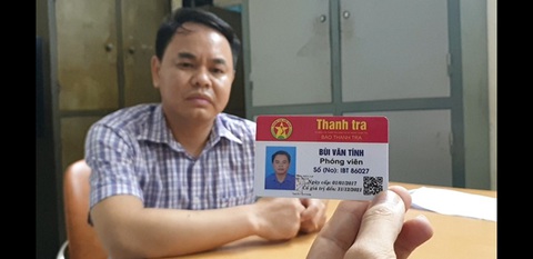 Thách thức CSGT khi vi phạm, tài xế công ty lộ ra thẻ nhà báo dỏm - Ảnh 1. Thách thức CSGT khi vi phạm, tài xế công ty lộ ra thẻ nhà báo dỏm - Ảnh 1.