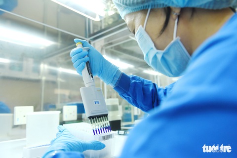Biến thể virus mới phát hiện đáng sợ thế nào, Việt Nam có cần ngưng chuyến bay từ Anh? - Ảnh 1. Biến thể virus mới phát hiện đáng sợ thế nào, Việt Nam có cần ngưng chuyến bay từ Anh? - Ảnh 1.