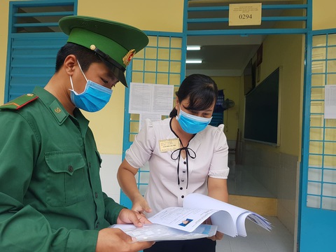 Chiến sĩ biên phòng vừa chống dịch vừa đi thi - Ảnh 2.